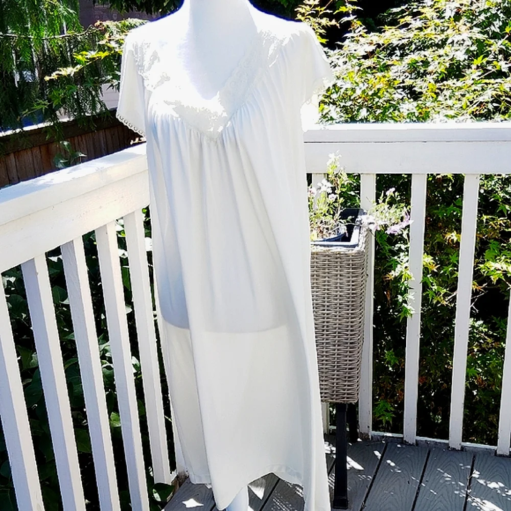 Vanity Fair Off-White Chemise Below Knee Nightie With Romantic Lace Trim Sz XL